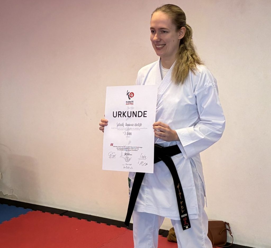 Sarah Köchle besteht Prüfung zum 2. DAN